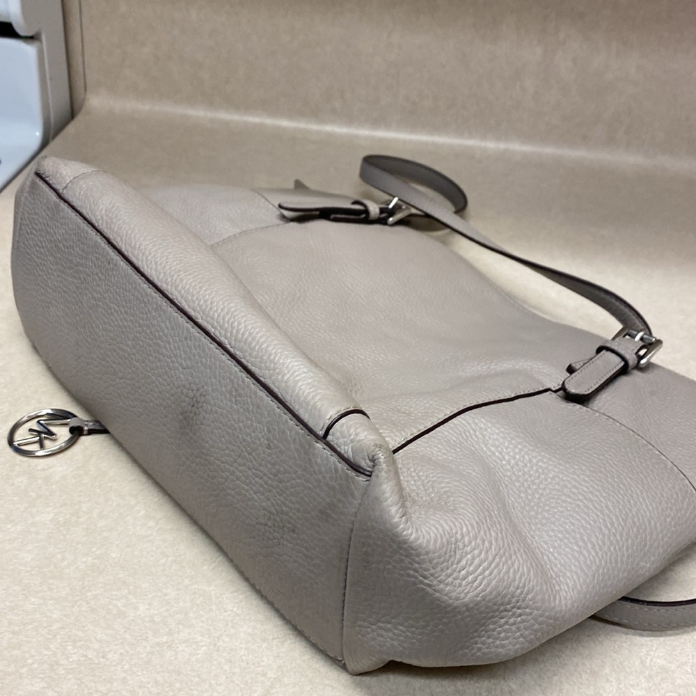 Michael Kors purse - Picture 4 of 5